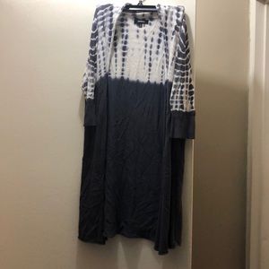 Long cardigan tye dye on top